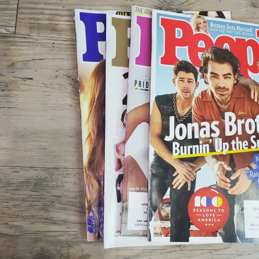 People Magazine lot of 4 magazines in print 2022 Liotta Jonas Spears Jubilee
